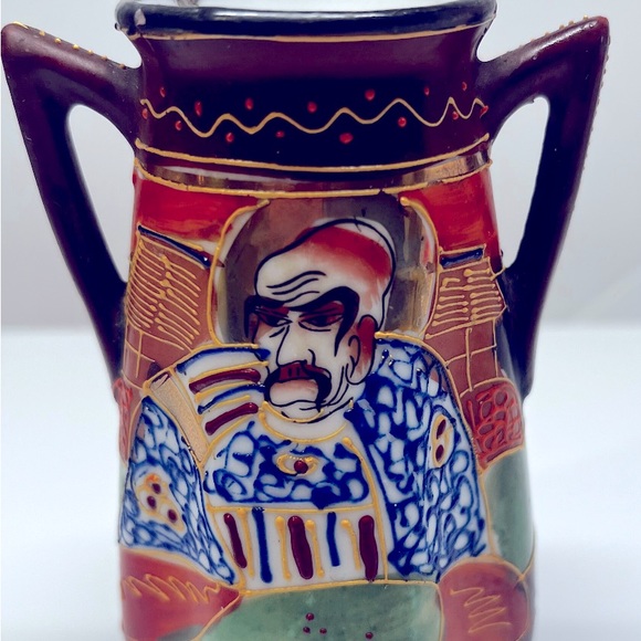 Satsuma Moriah’s Hand Painted Japan With Glided Vase - Picture 1 of 5